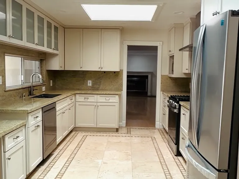 6815 Hampton Dr — Photo 11
