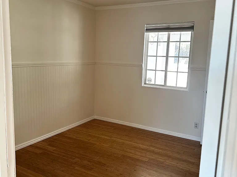 8022 Longridge Ave — Photo 5
