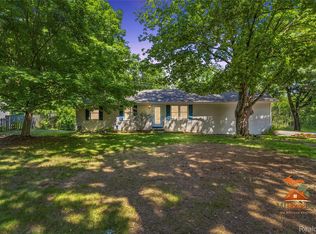 11231 McGregor Rd, Pinckney, MI 48169
