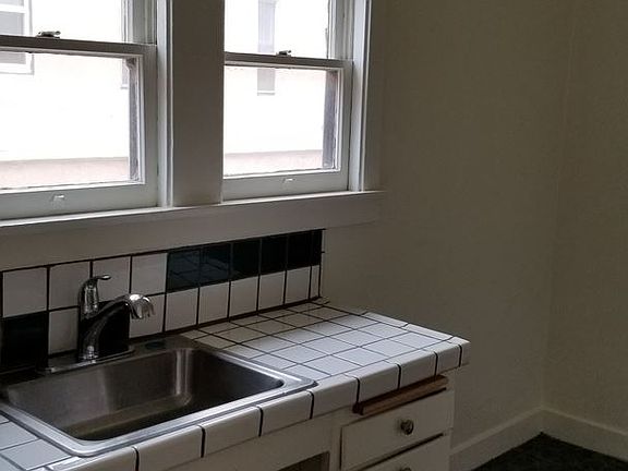 5th image of 430 1/2 N Curson Ave
