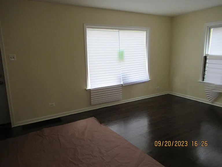 14118 Calumet Ave — Photo 2