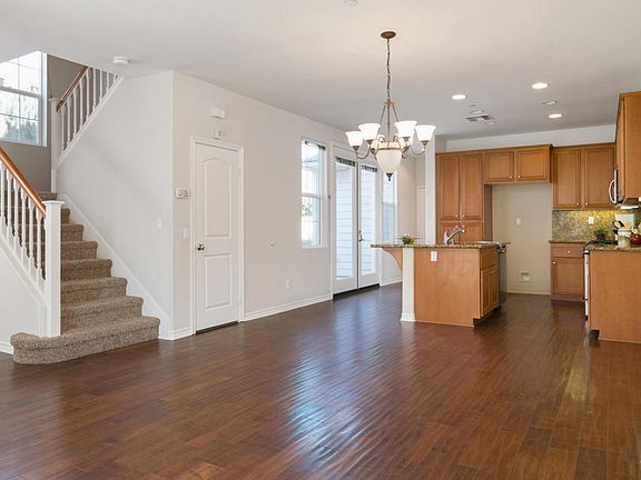 3rd image of 872 Amethyst Ave