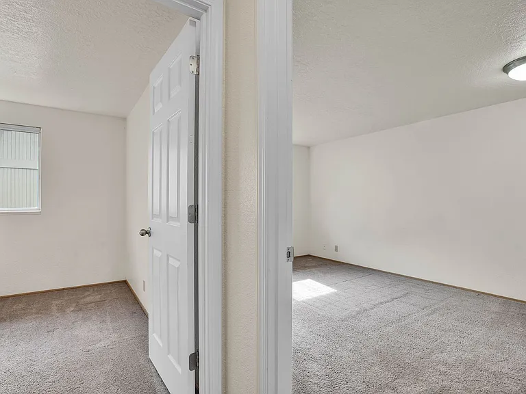 Carlton Square Apartments — Photo 14