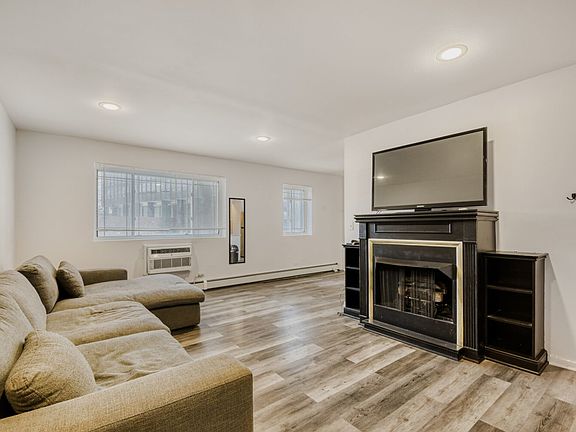 2nd image of 5400 N Sheridan Rd APT 202