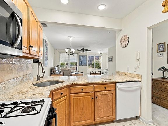 3rd image of 1212 Bush Cir