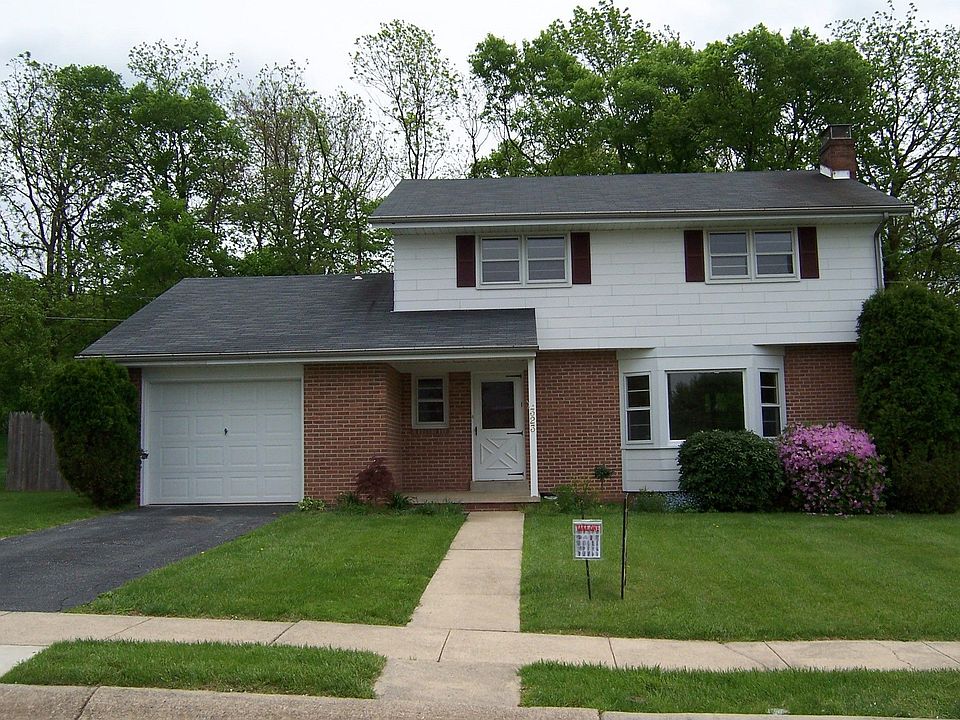 Hardwood Fls, Backs up to Private Woods!