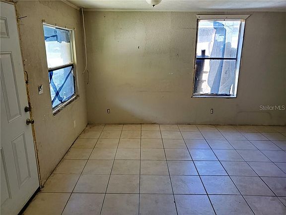 4th image of 8209 N Alaska St