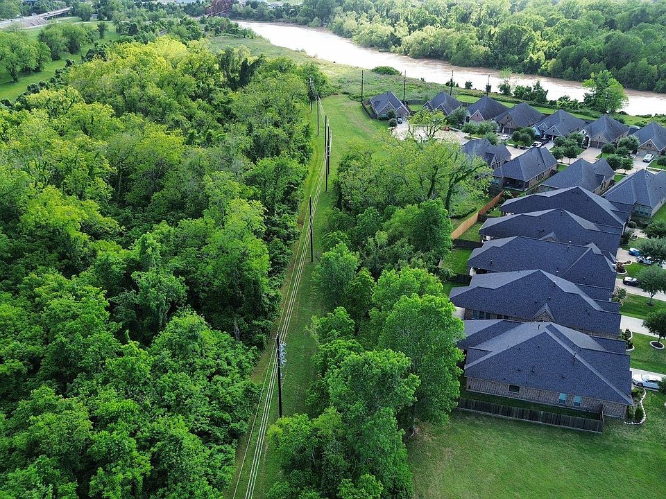 1st image of 10 Eden Hollow Ln