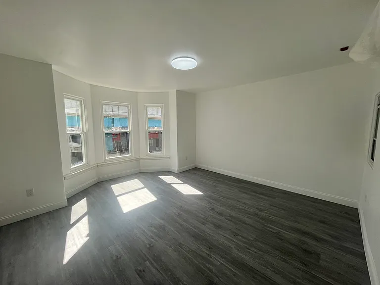 6021 Market St #2 — Photo 9