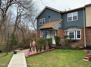 35 E Franklin Ln APT F, Staten Island, NY 10306