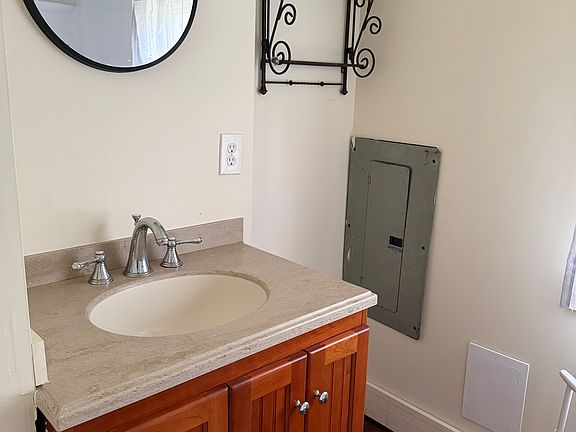 5th image of 213 River St #2