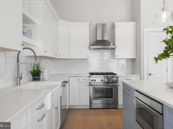 415 N Bay Ave #1, Beach Haven, NJ 08008