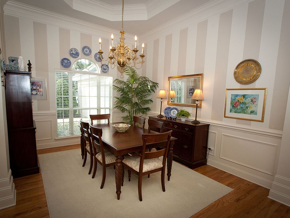 Elegant Formal Dining Room