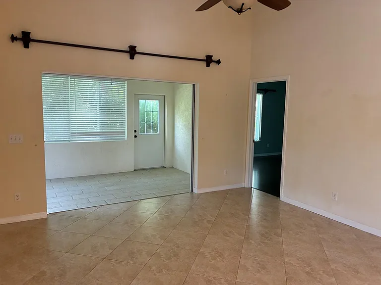 7916 SE Sugar Pines Way — Photo 5