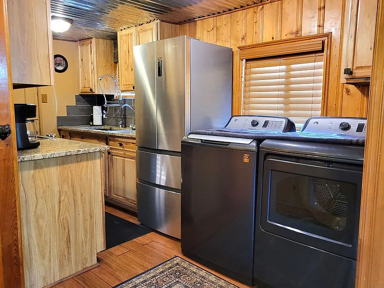 235 Hart Ave — Photo 17