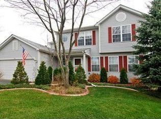 719 N Clover Ct, Lindenhurst, IL 60046