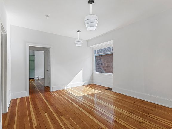 5th image of 857 E Westminster Ave