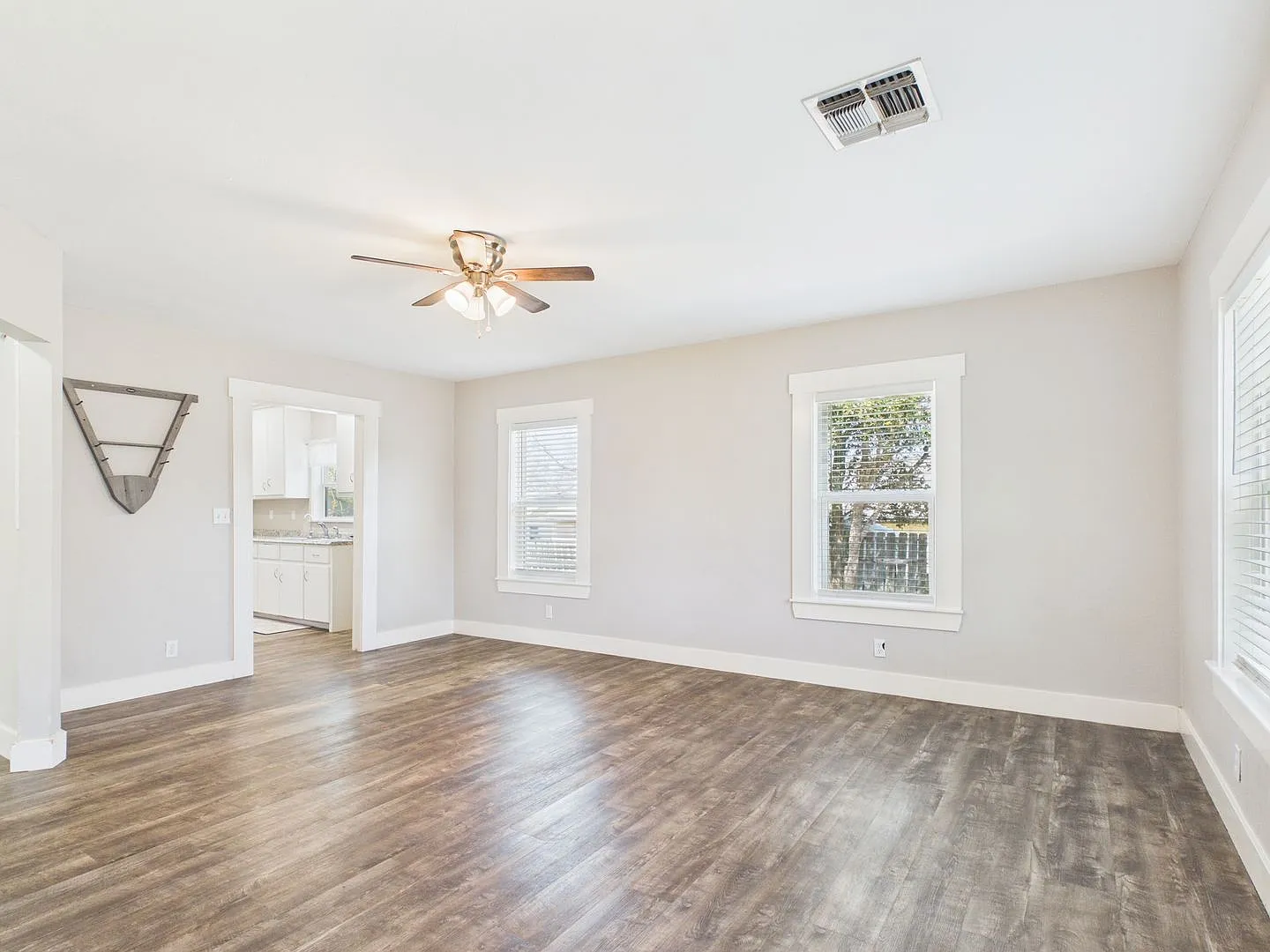 Bright & Spacious 2-Bedroom Home with Large Living Area, Big Kitchen & Expansive Backyard — Photo 3