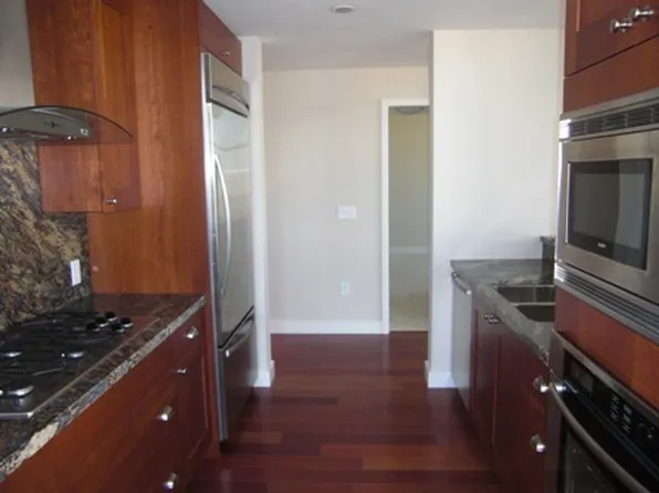 700 W East St, San Diego, CA