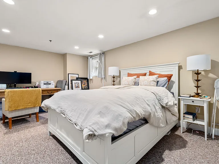 15 Henley St #A — Photo 8