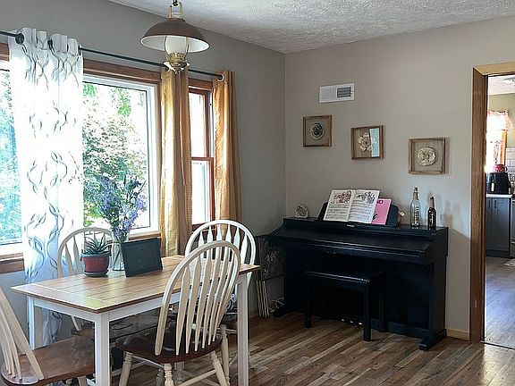 4th image of 914 Henry Ave