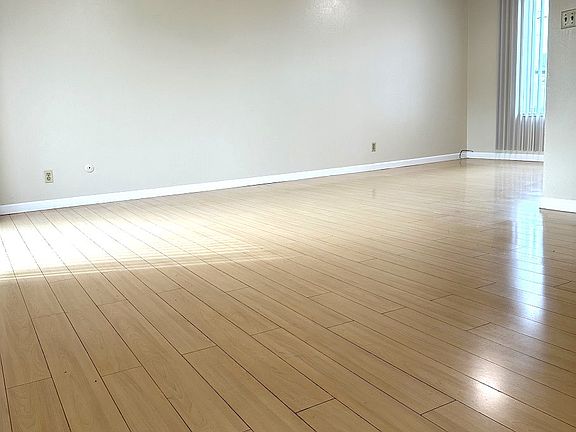 4th image of 346 Richmond Dr #10
