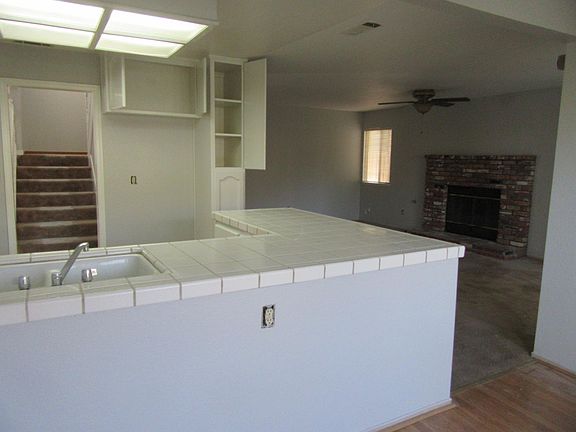 5th image of 3223 Lakeshore Ct