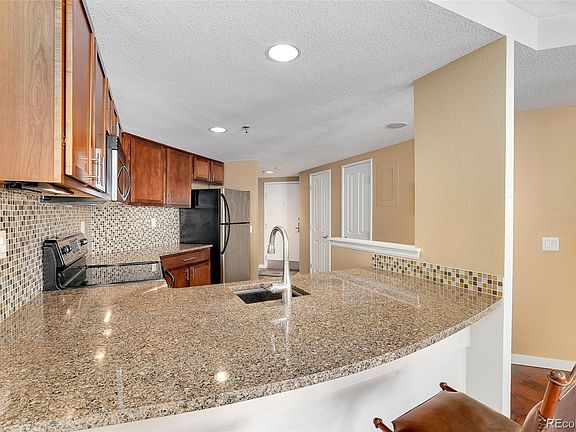 5th image of 100 Park Ave W APT 702