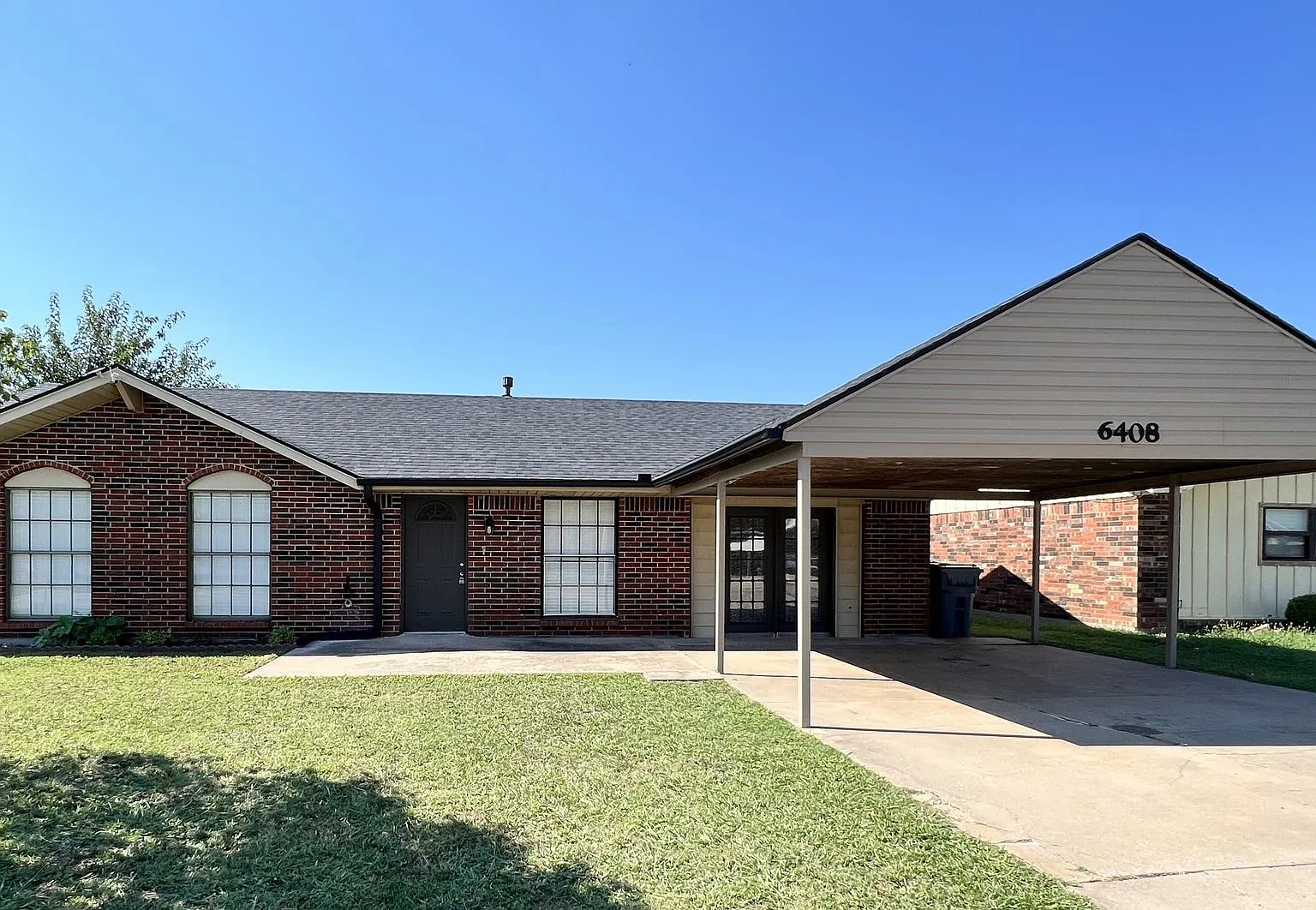 6408 Nw Oak- Coming Soon! — Photo 1