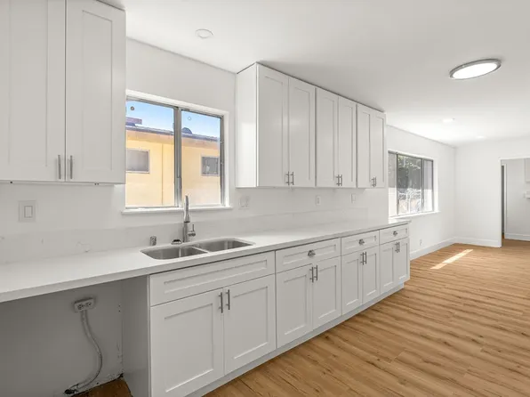 10527 S Wilton Pl, Los Angeles, CA 90047