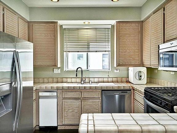 3rd image of 470 Navaro Way Unit 221