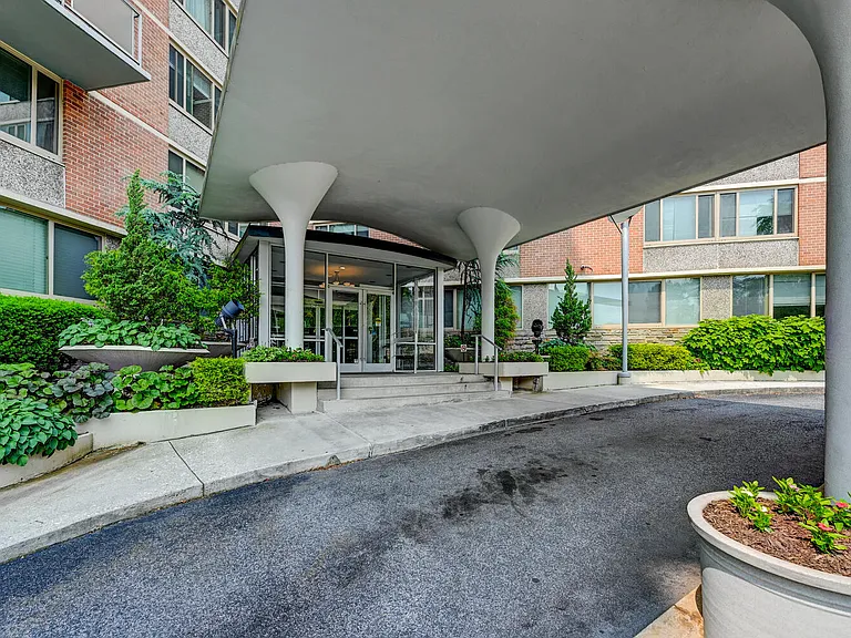 1 E University Pkwy #307 — Photo 19