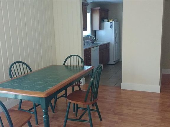 3rd image of 1821 Emerson Ln