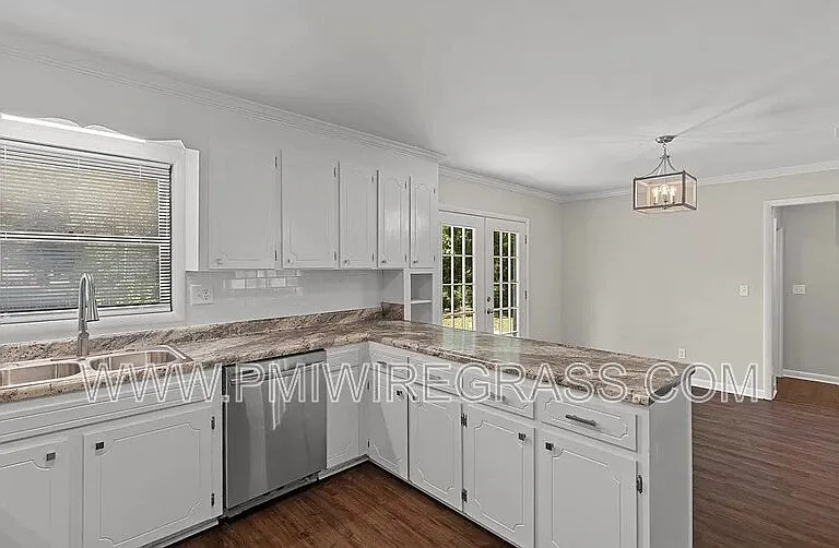 119 Sharon Ct — Photo 5
