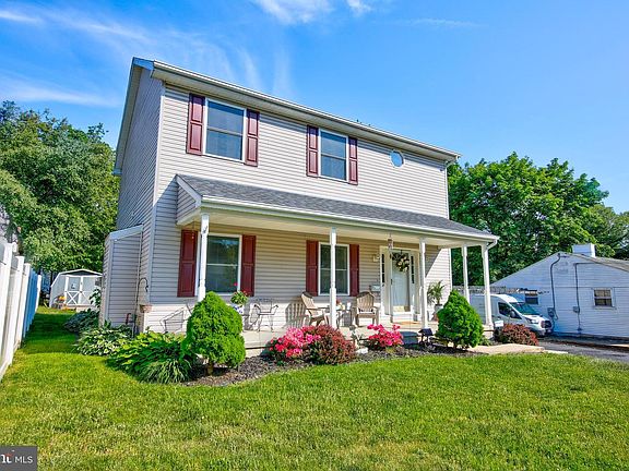 3rd image of 11 Gunnison Dr