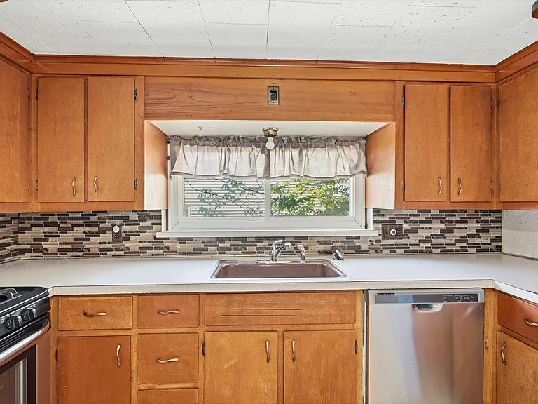 23 Edmund St #2 — Photo 8