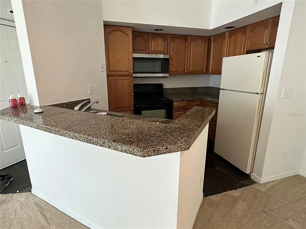 1 bed, 1.0 bath, 735 sqft, $1,100 — Photo 2