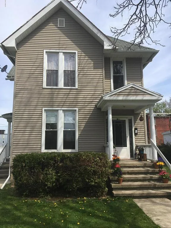 117 E Elm St photo 1