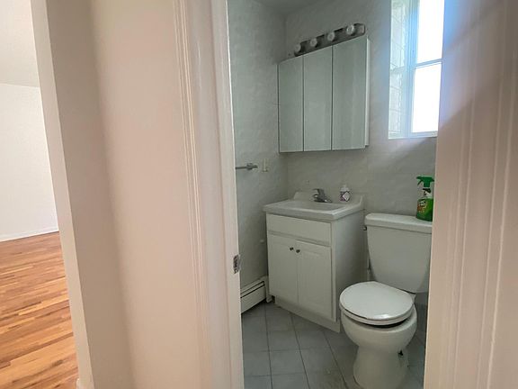 2nd image of 25 W Broadway #47