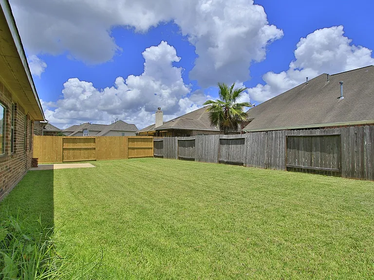 271 Westwood Dr — Photo 41