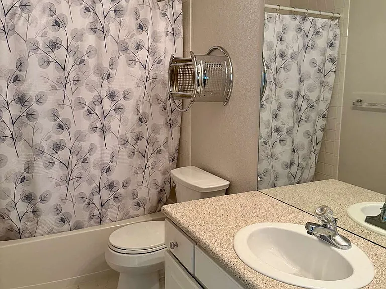 1011 S Valentia St #104 — Photo 20