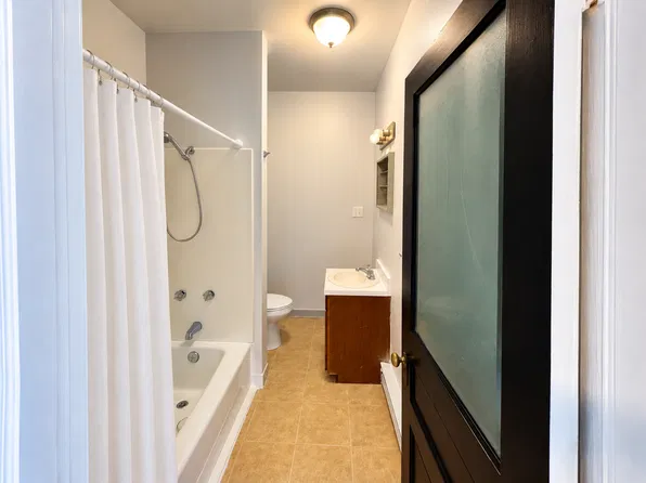 2 bed, 1.0 bath, 1100 sqft, $1,250, 410 W 1st Ave #B, Parkesburg, PA 19365