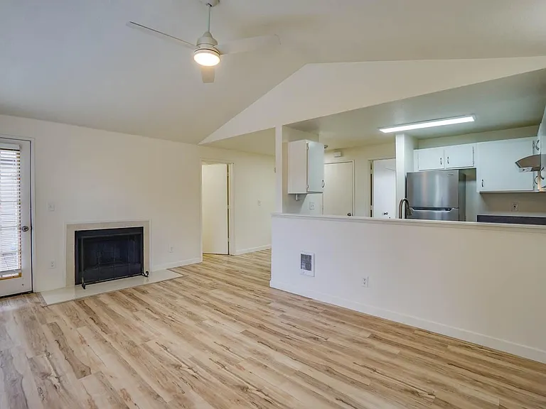 Park Crest Townhomes — Photo 9