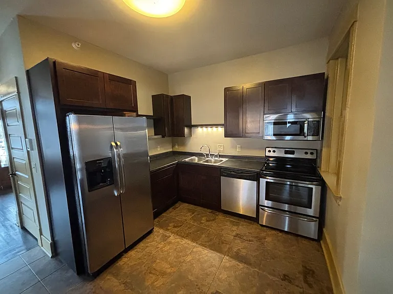 641 19th Street 1821 Woodland Ave — Photo 3