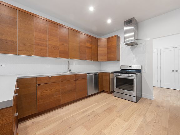 5th image of 55 Liberty St APT 13C