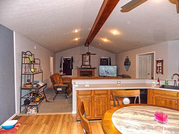 4th image of 89 Fox Run Cir