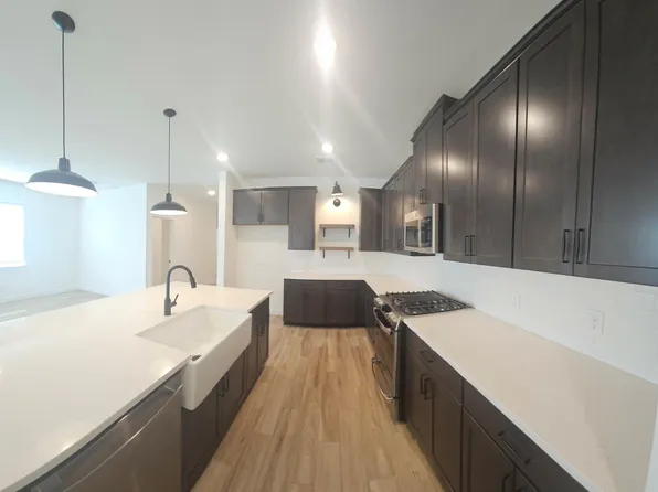 8423 Bay Ridge Cir, Baytown, TX 77523