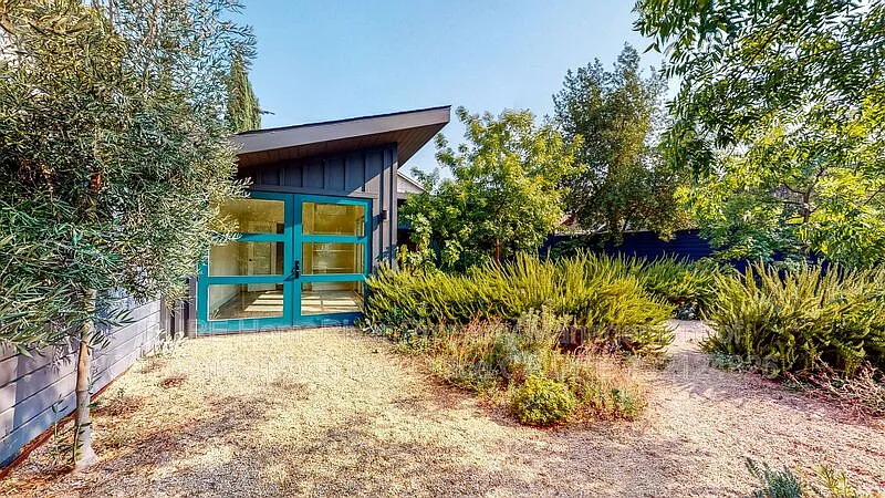 1 bed, 1.0 bath, 700 sqft, $2,700 — Photo 2