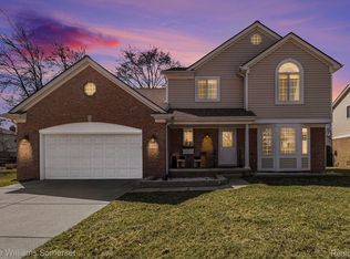 6955 Westpointe Dr, Troy, MI