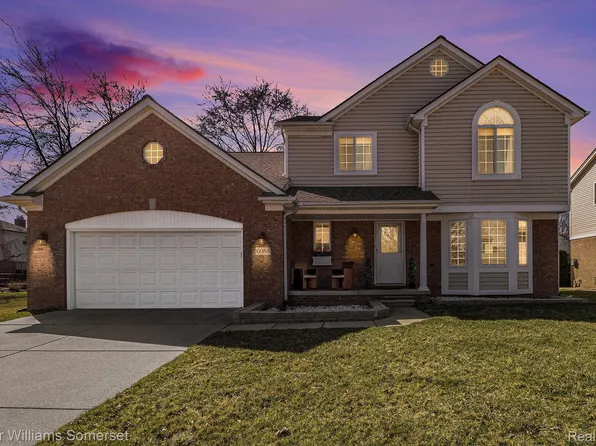6955 Westpointe Dr, Troy, MI 48085